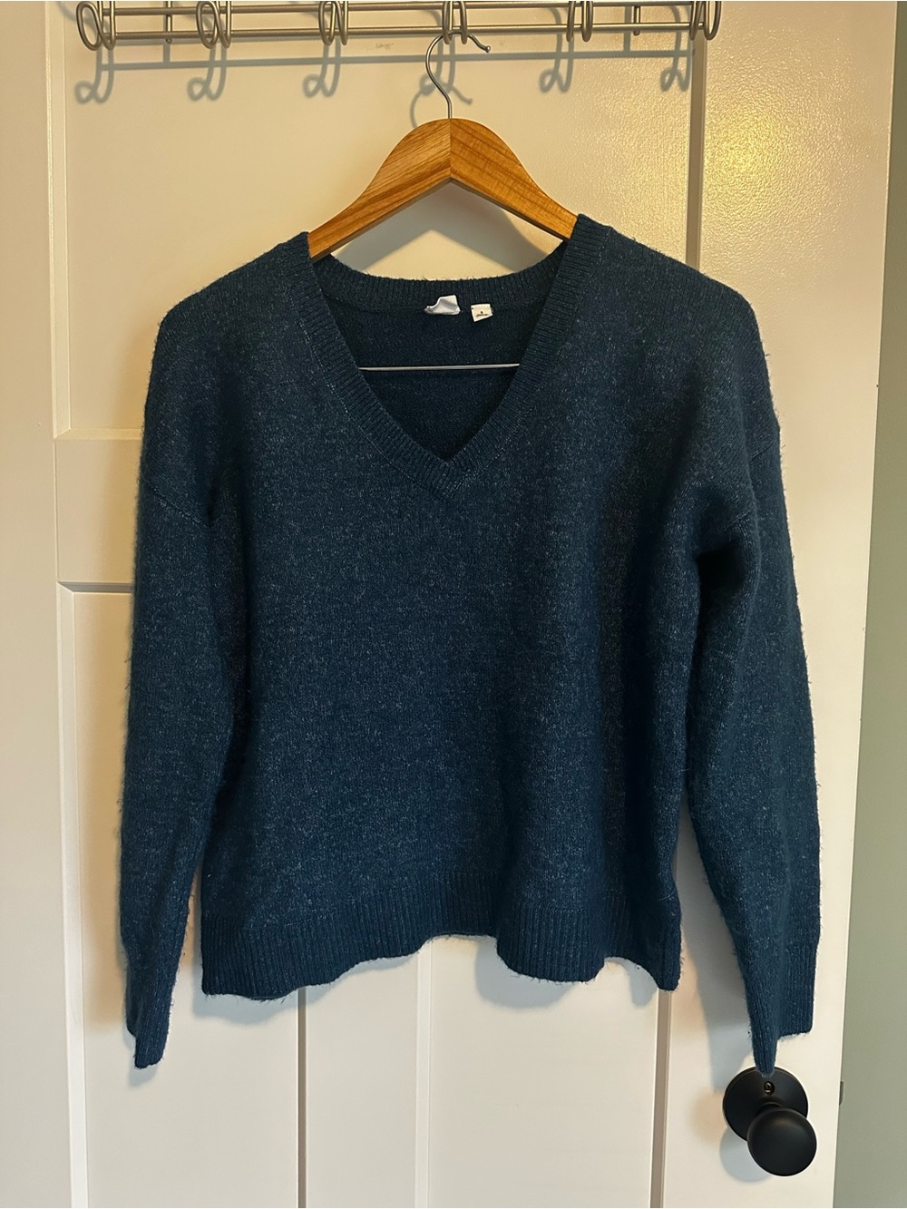 GAP Women's V-Neck Sweater in Rich Blue